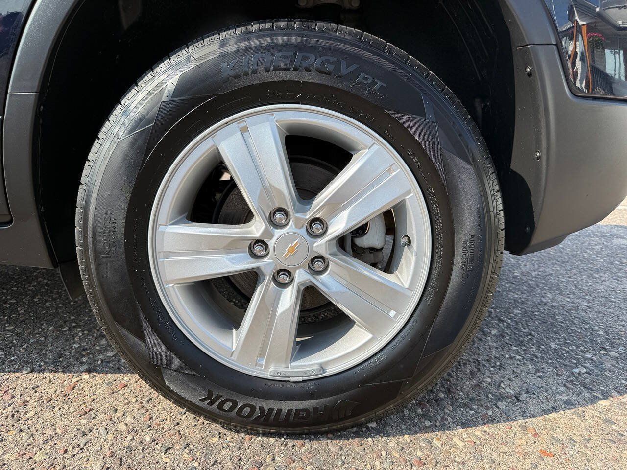 Used 2022 Chevrolet Trax LS w/ Tint and Cruise Package AWD/4WD image 18