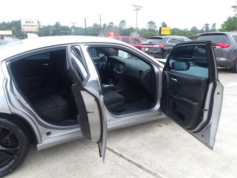 Used 2016 Dodge Charger SXT w/ Blacktop Package RWD image 6