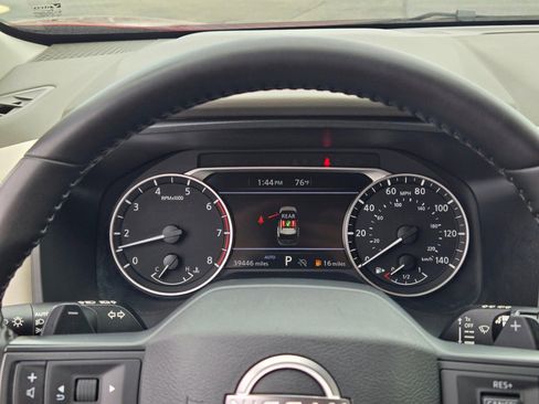 Used 2025 Nissan Rogue SV AWD/4WD image 32