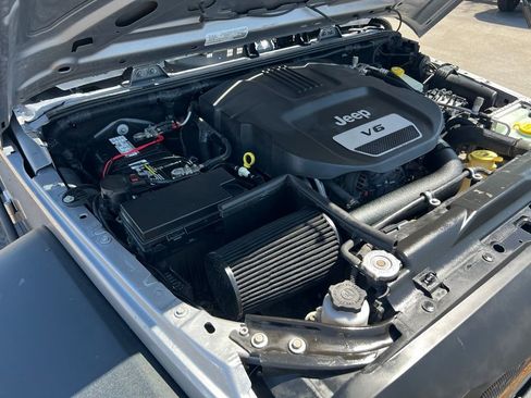 Used 2016 Jeep Wrangler Unlimited Sport w/ Connectivity Group AWD/4WD image 44