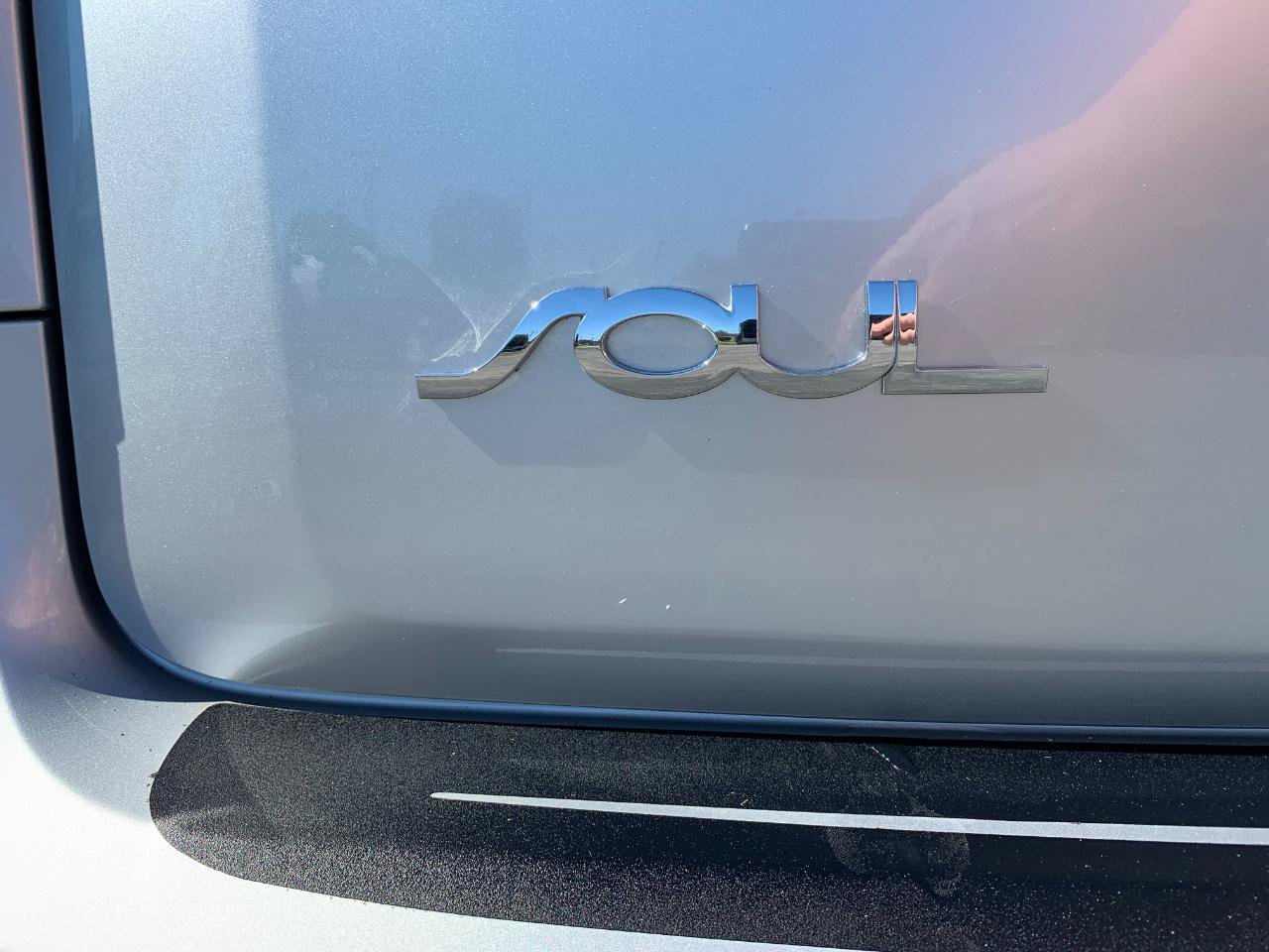 Used 2013 Kia Soul + w/ Audio Pkg FWD image 42