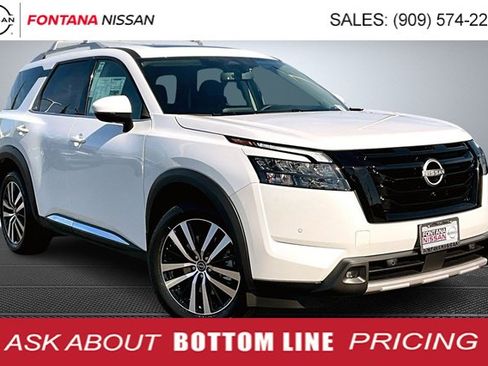 New 2025 Nissan Pathfinder Platinum image 1