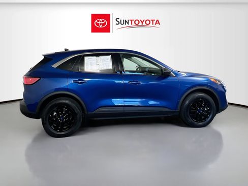 Used 2022 Ford Escape SE image 2