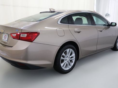 Used 2018 Chevrolet Malibu Hybrid image 18