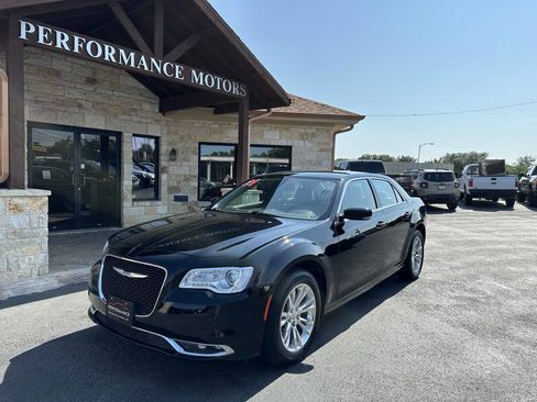 Used 2021 Chrysler 300 Touring L image 1