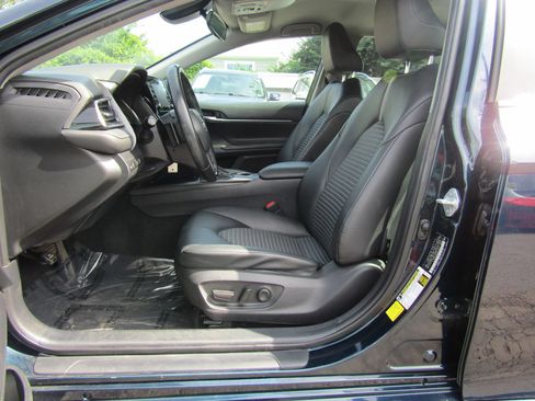 Used 2021 Toyota Camry SE FWD image 11