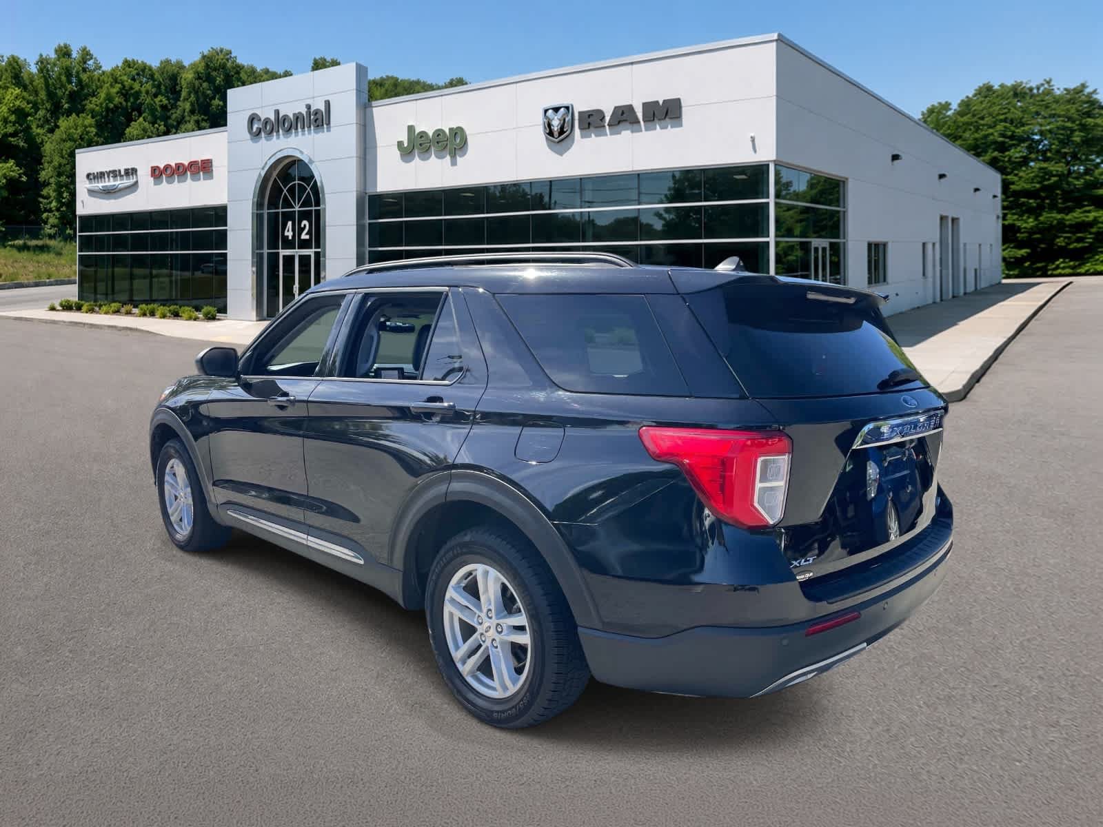 Used 2021 Ford Explorer XLT w/ Equipment Group 202A AWD/4WD image 3