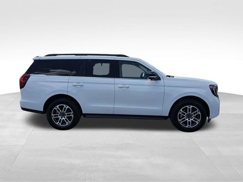 Used 2025 Ford Expedition Active RWD image 2