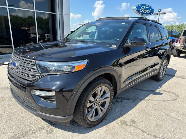 Used 2023 Ford Explorer XLT w/ Equipment Group 202A AWD/4WD image 3