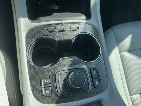 Used 2022 GMC Acadia SLT image 18