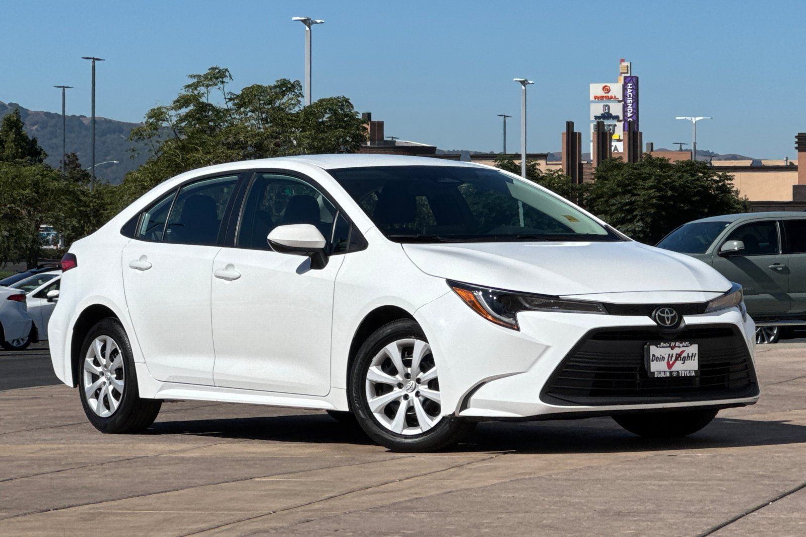 Used 2024 Toyota Corolla LE FWD image 2