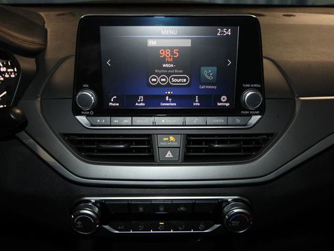 Used 2024 Nissan Altima 2.5 SR image 13