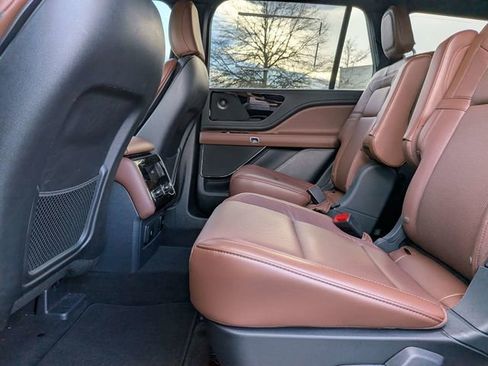 Used 2025 Lincoln Aviator Reserve w/ Illumination Package image 14