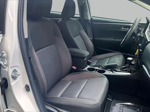 Used 2018 Toyota Corolla LE FWD image 8