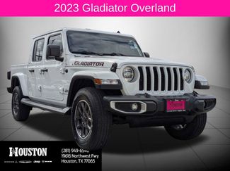 Used 2023 Jeep Gladiator Overland w/ Popular Equipment Package video 1
