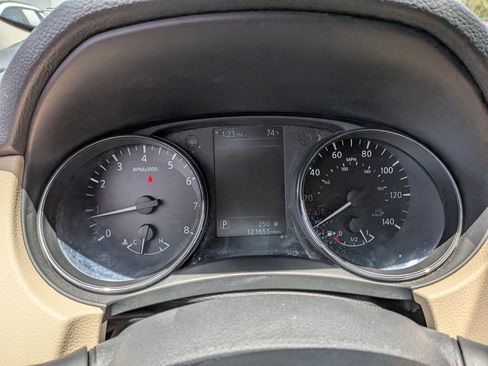 Used 2019 Nissan Rogue SV FWD image 27