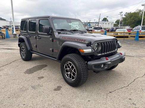 Used 2024 Jeep Wrangler Unlimited Rubicon AWD/4WD image 7