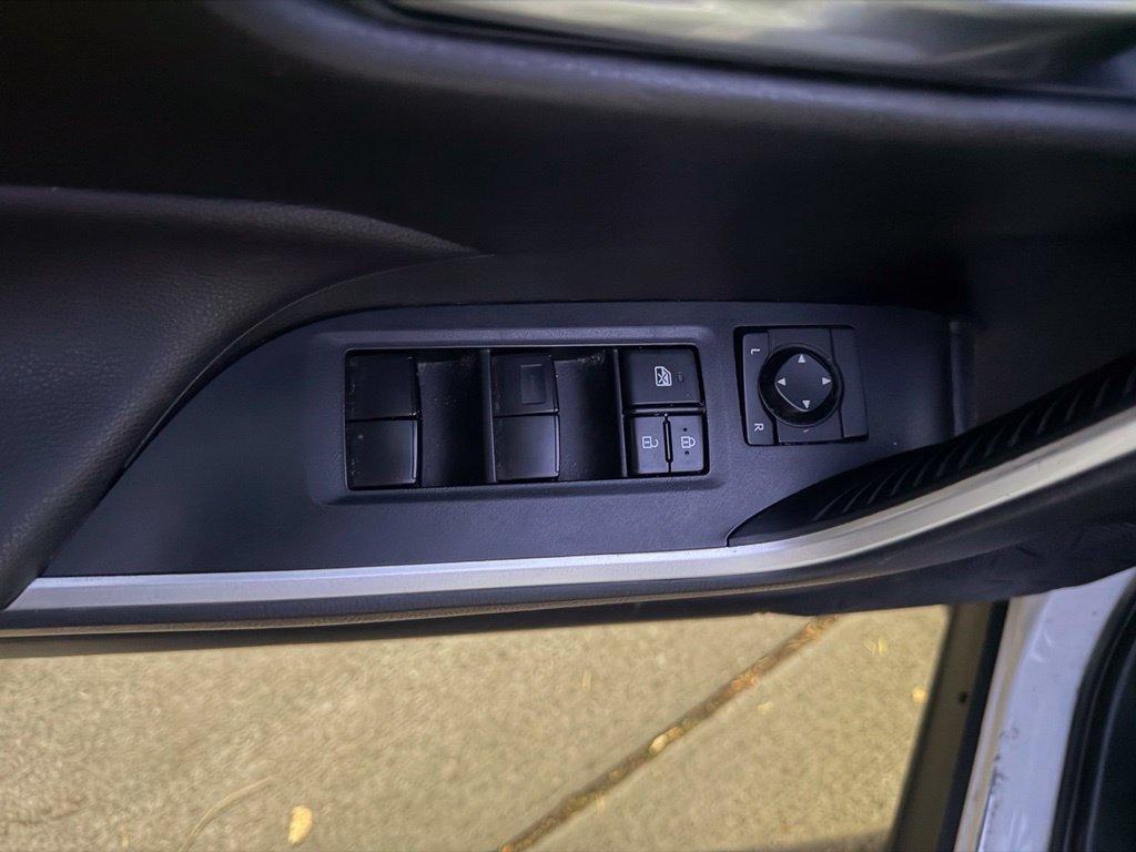 Used 2020 Toyota RAV4 XLE w/ XLE Grade Weather Package AWD/4WD image 11