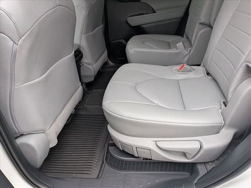 New 2026 Toyota Highlander XLE image 15