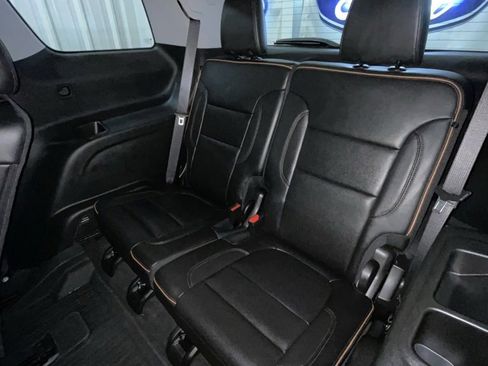 Used 2023 GMC Acadia AT4 w/ Technology Package image 12