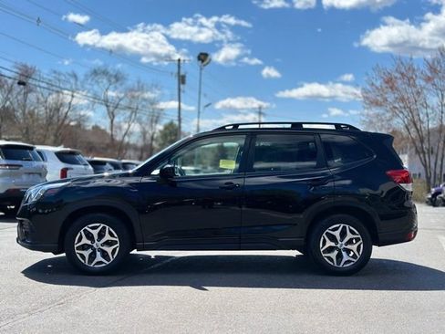 Used 2022 Subaru Forester Premium AWD/4WD image 4