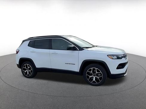 Used 2025 Jeep Compass Limited image 2