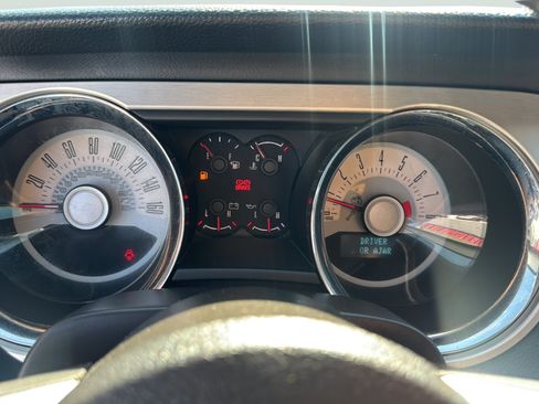 Used 2012 Ford Mustang GT Premium w/ HID Headlamps & Security Pkg RWD image 29