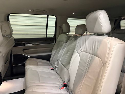 Used 2022 Jeep Wagoneer Series II AWD/4WD image 23