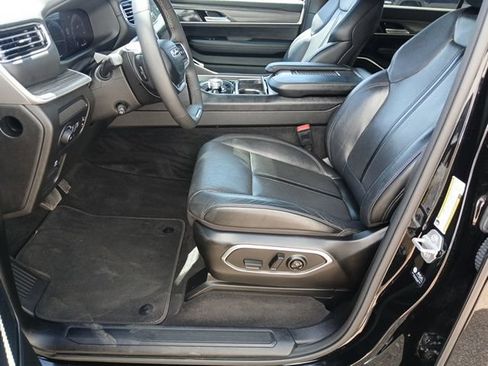 Used 2024 Jeep Wagoneer Series II AWD/4WD image 38