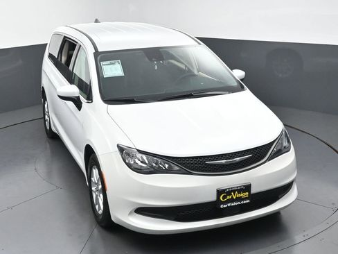 Used 2023 Chrysler Voyager LX FWD image 44
