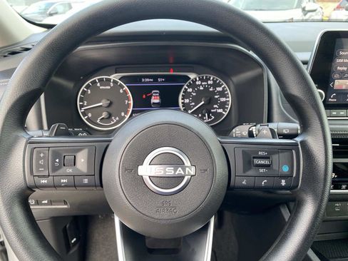 Used 2024 Nissan Rogue SV image 16