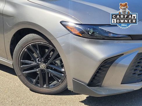 Used 2025 Toyota Camry SE FWD image 9