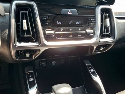 Used 2021 Kia Sorento S w/ Panoramic Sunroof Package FWD image 16