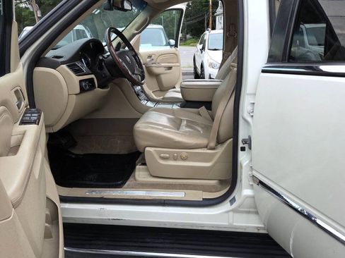 Used 2010 Cadillac Escalade ESV Luxury AWD/4WD image 26