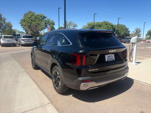 Used 2024 Kia Sorento S FWD image 7