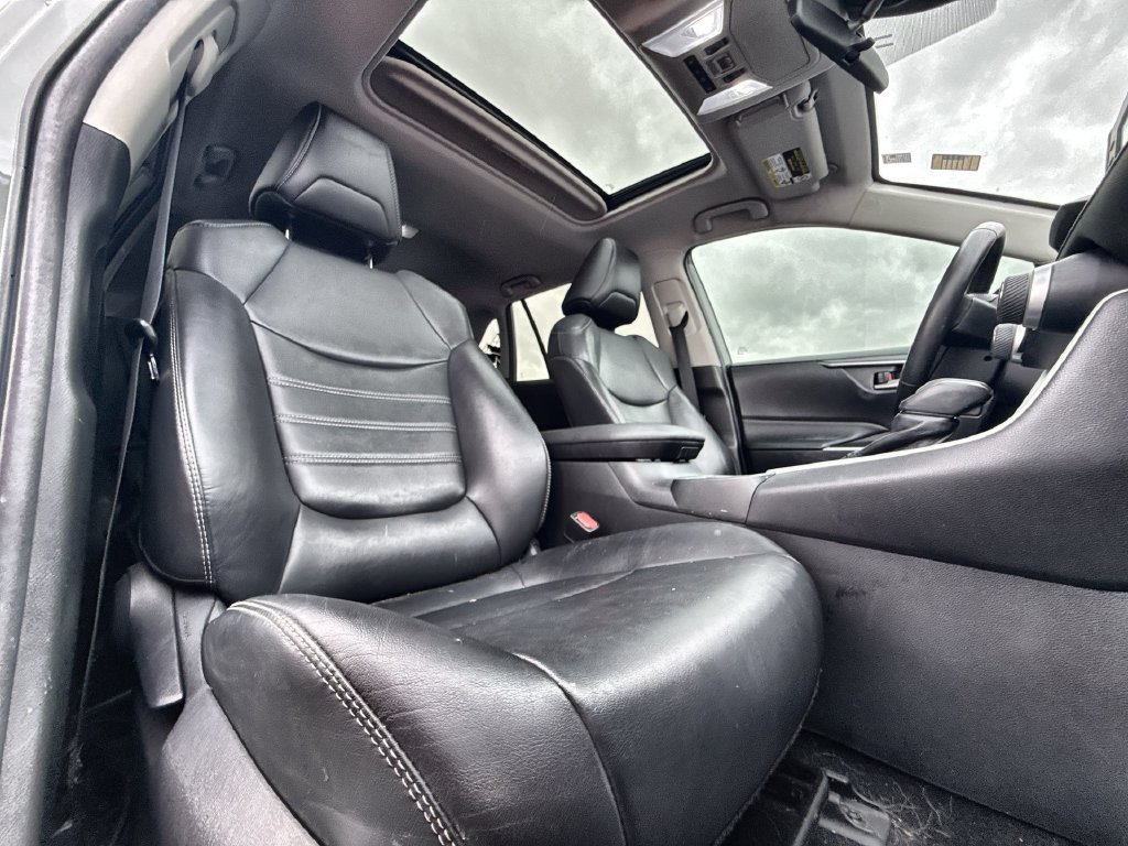 Used 2019 Toyota RAV4 XLE Premium w/ Carpet Mat Package FWD image 30