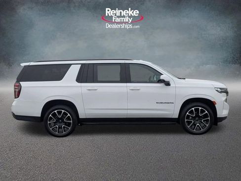 Used 2022 Chevrolet Suburban RST w/ Luxury Package AWD/4WD image 4