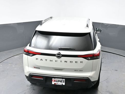 Used 2024 Nissan Pathfinder SV image 48
