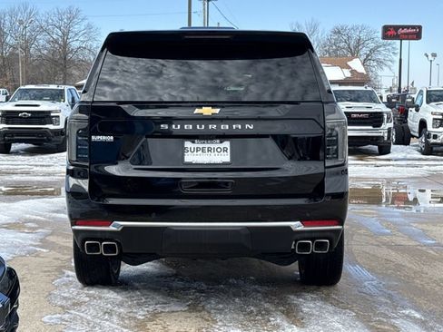 Used 2025 Chevrolet Suburban High Country image 4
