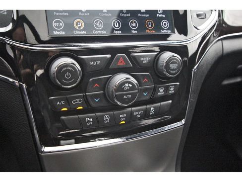 Used 2021 Jeep Grand Cherokee Overland RWD image 25
