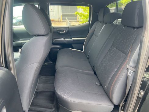 Used 2019 Toyota Tacoma TRD Sport image 18