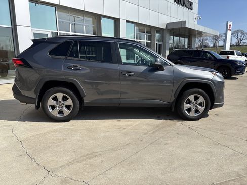Used 2022 Toyota RAV4 XLE w/ Convenience Package AWD/4WD image 10