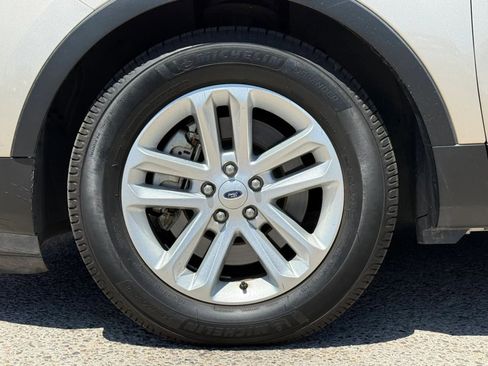Used 2017 Ford Explorer XLT FWD image 27