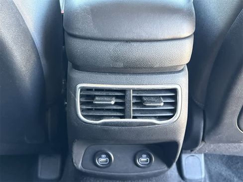 Used 2023 Hyundai Santa Fe SEL image 19