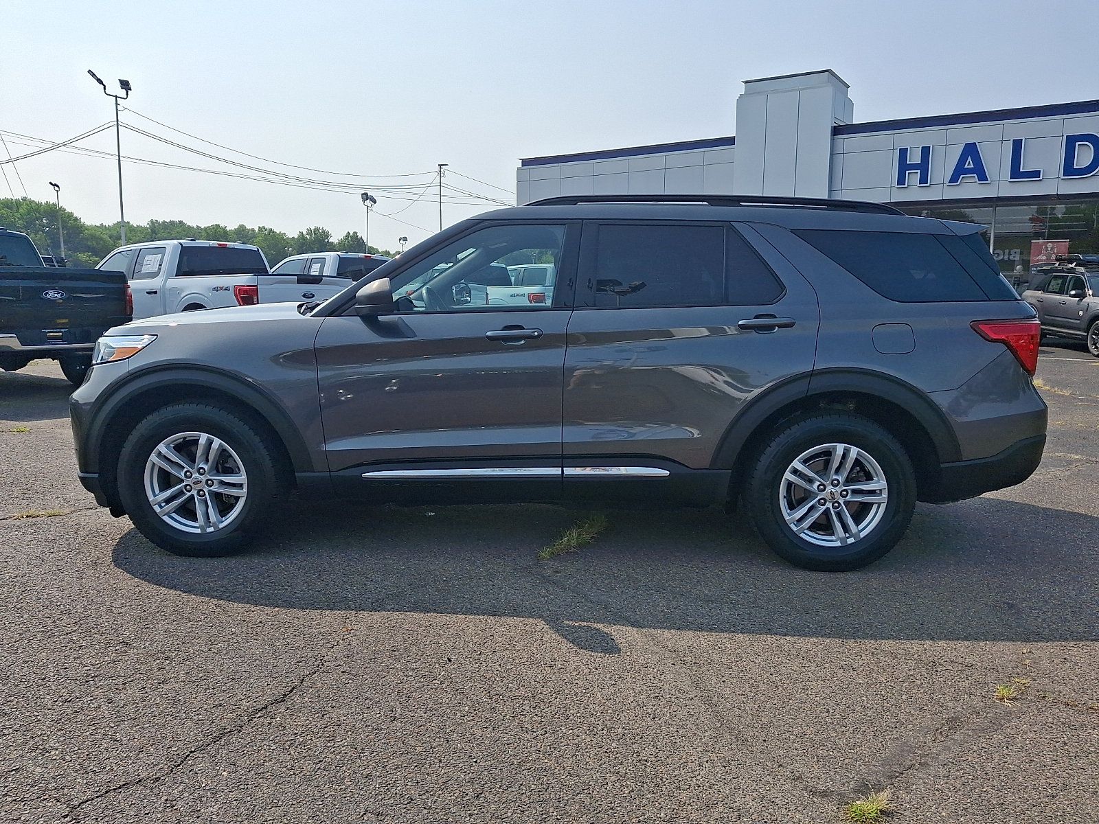 Used 2020 Ford Explorer XLT AWD/4WD image 4