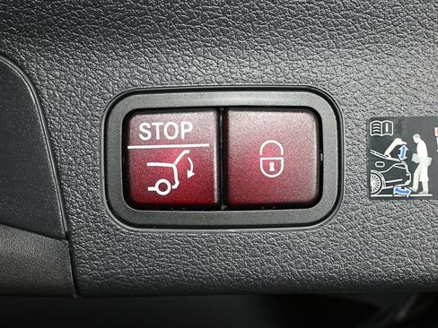 Certified 2025 Mercedes-Benz GLS 450 4MATIC image 31