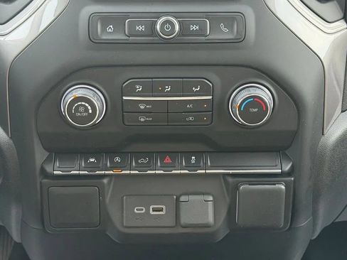 Used 2022 Chevrolet Silverado 1500 Custom AWD/4WD image 23