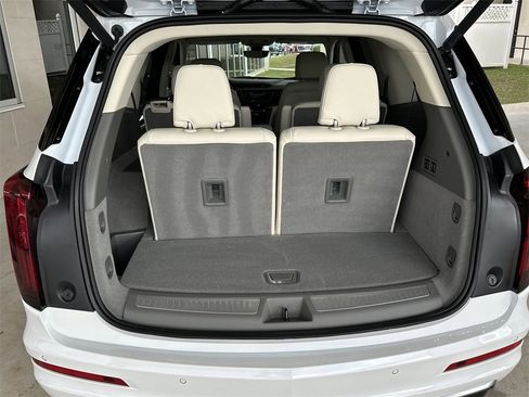 New 2025 Cadillac XT6 Premium Luxury image 32