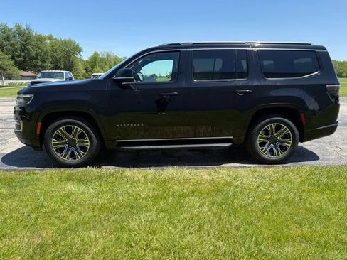 Used 2023 Jeep Wagoneer Series II AWD/4WD image 13