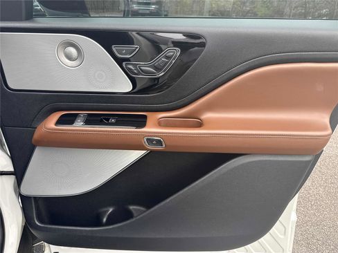 Used 2022 Lincoln Aviator Reserve w/ Equipment Group 201A image 23